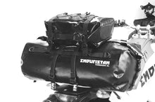 Wodoodporna torba motocyklowa Enduristan BasePack XS - powiększenie rolki motocyklowej.
