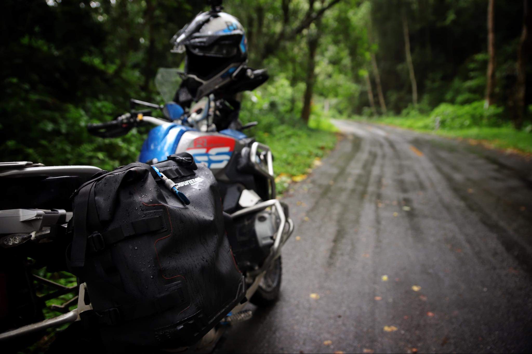 Sakwy motocyklowe Enduristan Monsoon EVO na stelaż motocyklowy (kufry motocyklowe) na BMW GS1200R